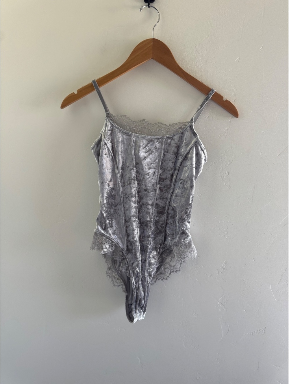 Forever 21 Women’s Medium Gray Crushed Velvet Lace Bodysuit NWOT Y2K